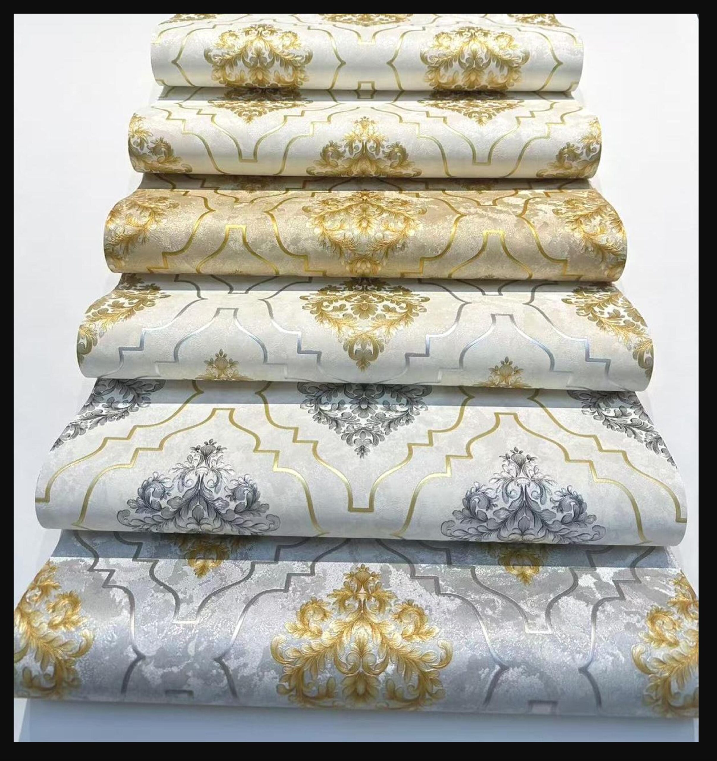 Elegant Damask Wallpaper